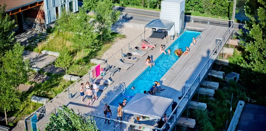 Le couloir du nage container du campus Taxi à Denver, Colorado