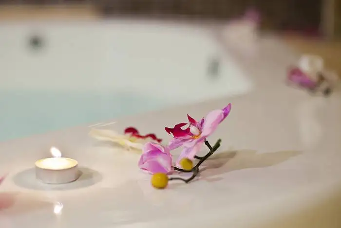 L'aromathérapie en spa complète la relaxation obtenue par l'hydrothérapie