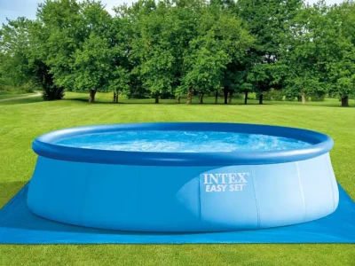 Le tapis de sol protège efficacement le fond de votre piscine hors-sol