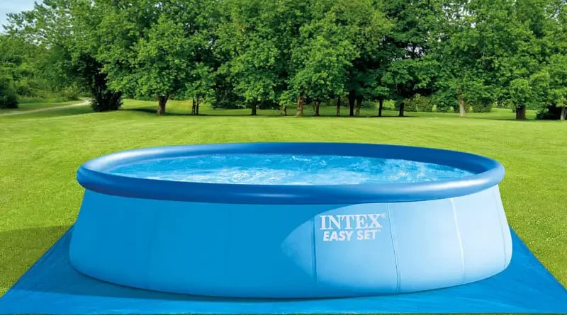 Le tapis de sol protège efficacement le fond de votre piscine hors-sol