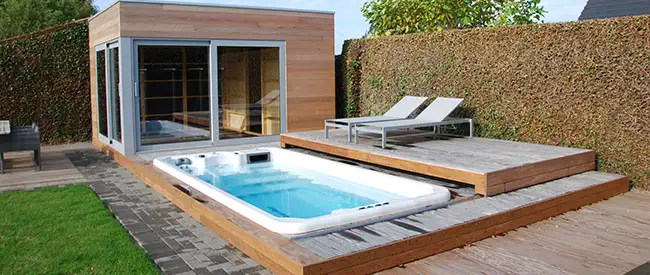 Pourquoi transformer sa piscine en spa de nage