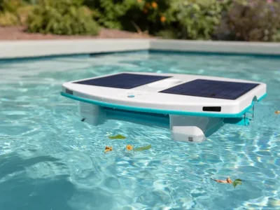 Les robots nettoyeurs collectent les débris et impuretés à la surface de l'eau