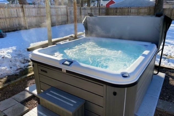 Protéger son spa en hiver avec une couverture isolante