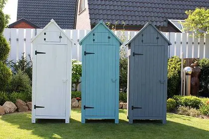 Trio de cabines de jardin en bois et couleurs pastels