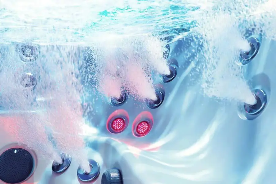 Jacuzzi a lancé en 2024 la technologie Ynergétique : des jets d'hydromassage à infrarouge