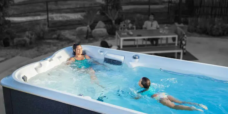 Spa de nage de la marque Jacuzzi